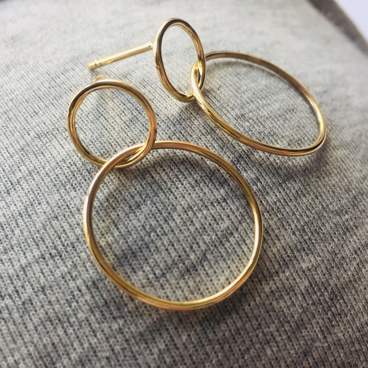 10K Gold Double Circle Earring For Women K10 ゴールド ダブルサークル 片耳ピアス – JUNIQUE  JEWELRY