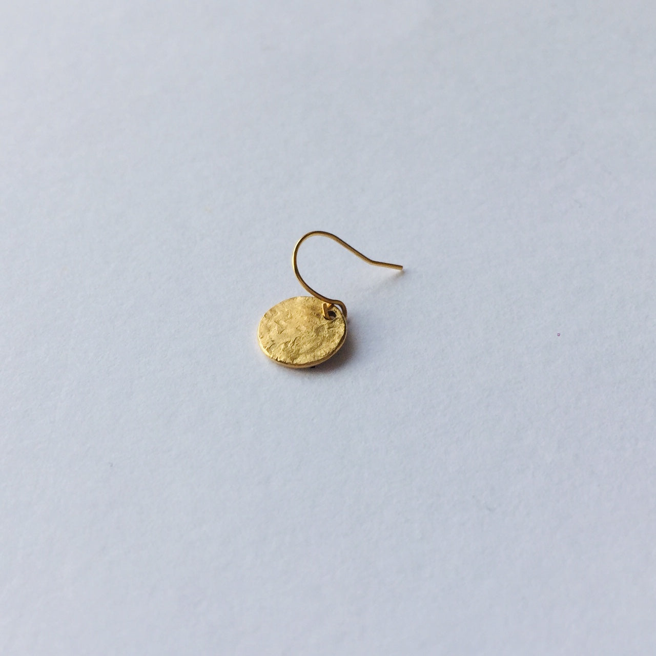 18K Gold Tiny Hammered Disc / Round Dangle Earring For Women K18