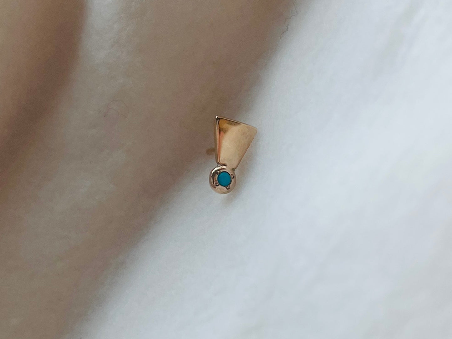 K10ゴールドとターコイズ“A Happy Exclamation”ピアス・12種類の天然石・誕生石より選べるピアス