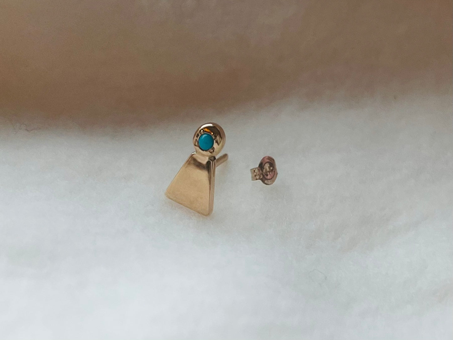 K10ゴールドとターコイズ“A Happy Exclamation”ピアス・12種類の天然石・誕生石より選べるピアス