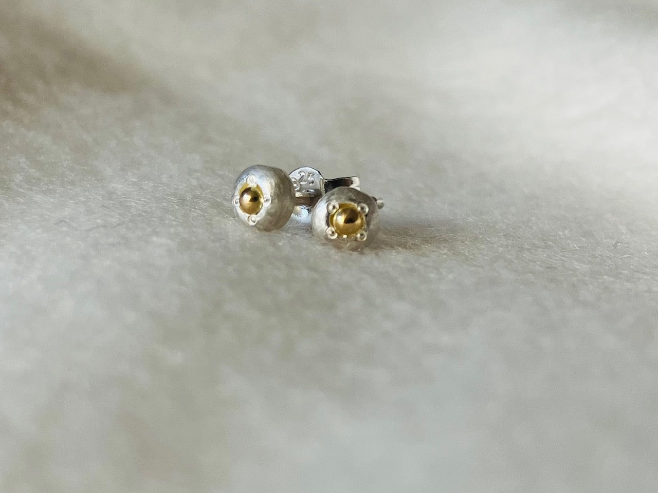 Combination 18K Gold Bead Based on Silver925 Flattened Ball  /  Symbol of the SUN Stud Earring For Men & Women 太陽ピアス  大人ピアス ユニセックス コンビネーション　