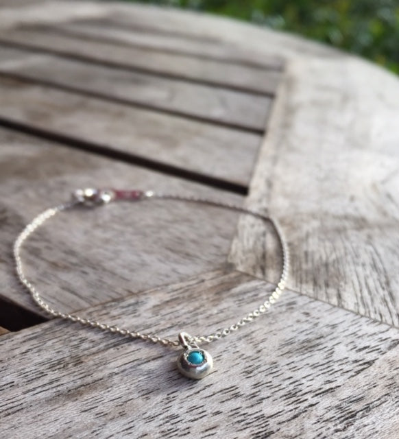 Turquoise Raw Gem / Birthstone on Flattened Ball Charm and Silver925 Thin Chain Bracelet For Women カラーストーン・ターコイズ・ お守りジュエリー・ひと粒・天然石・誕生石・シルバー・チャーム・ブレスレット