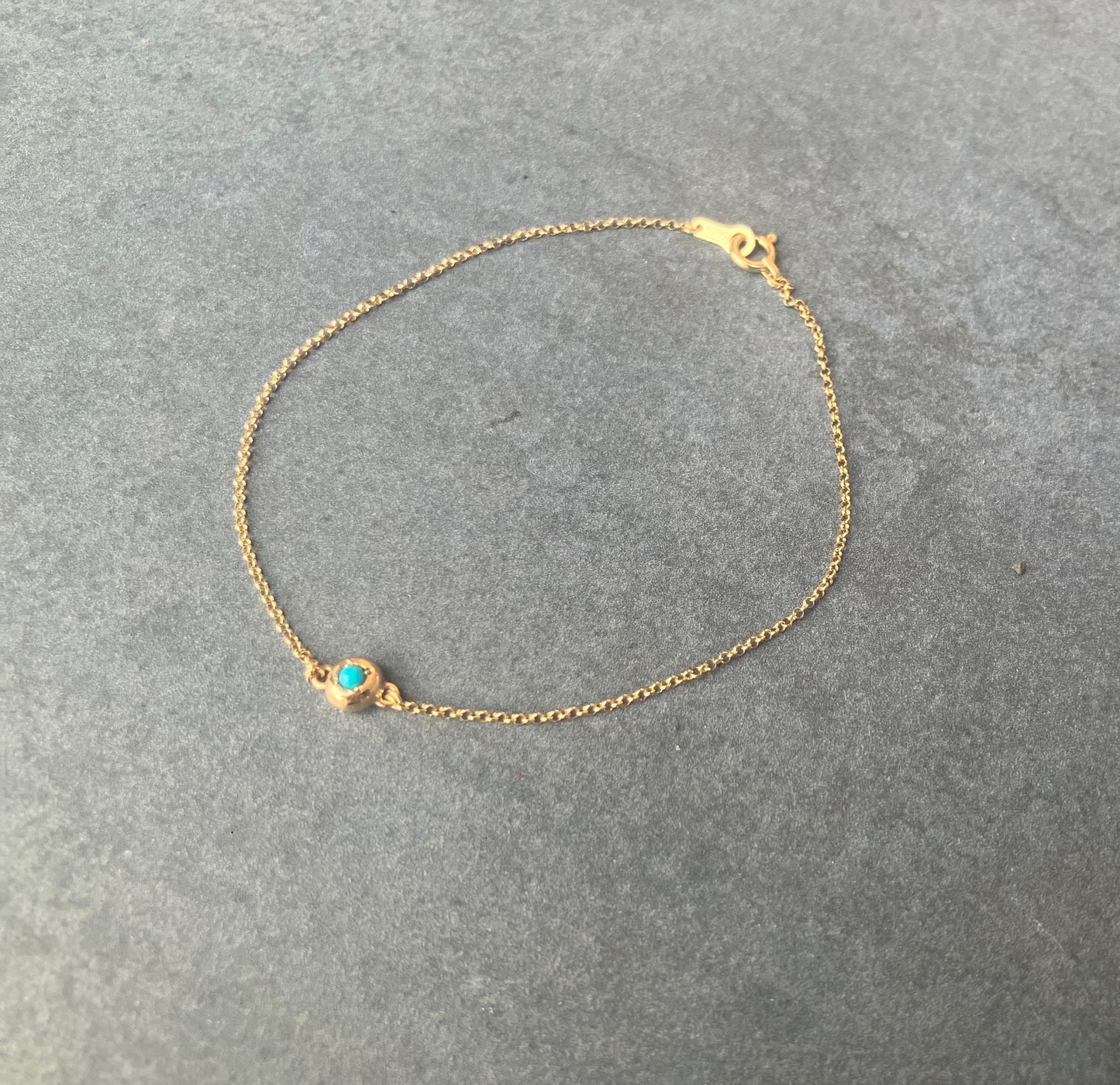 Turquoise Raw Gem / Birthstone Inside Flattened 10K Gold Ball Charm & Gold Chain Bracelet For Women ターコイズ お守りチャームブレスレット・天然石・誕生石ブレスレット