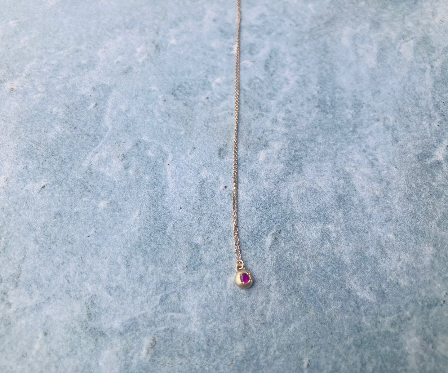 Ruby Raw Gem / Birthstone Inside Flattened 18K Gold Ball Charm & 10K Gold Chain Necklace For Women ルビー 小粒・天然石・誕生石 ゴールドネックレス タイムレス